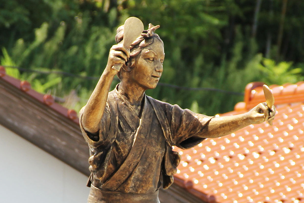海士町・キンニャモニャ踊りの銅像